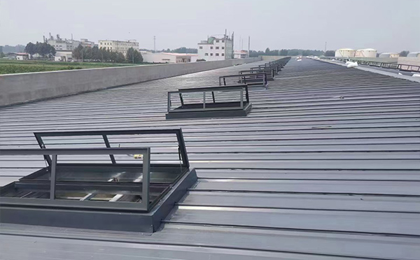 某中学室内体育馆奇台排烟窗改造项目