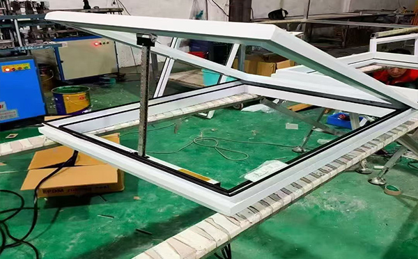 某地下车库出入口奇台排烟窗配置工程