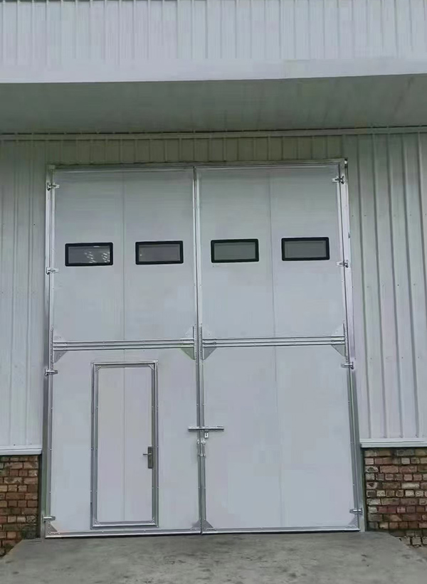 奇台工业门在设备装配车间出入口的实施记录